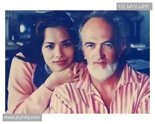 足球明星与异国妻子的浪漫爱情故事揭示跨文化婚姻的美好与挑战