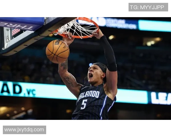 篮球明星分享手机照片展现生活点滴与赛场风采引发粉丝热议