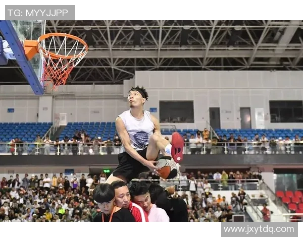 篮球明星绝活揭秘：从扣篮到三分球的技巧与训练心得分享